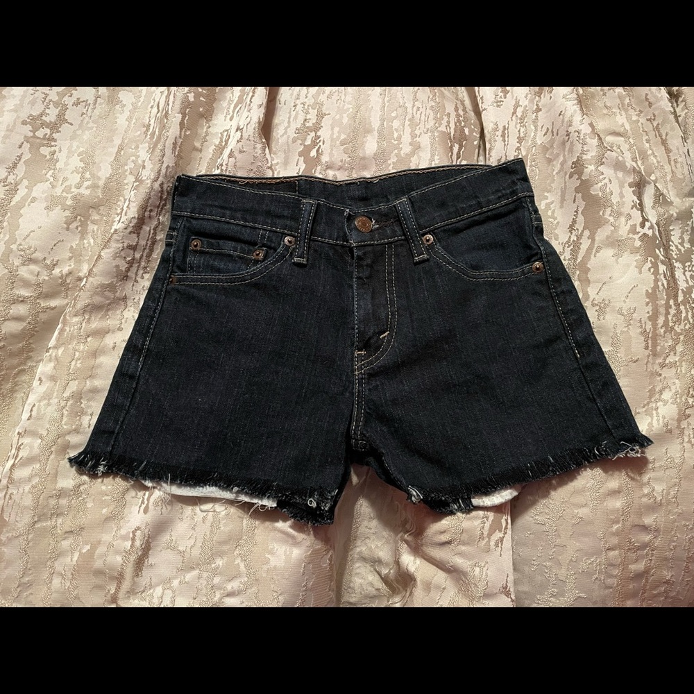 Levi short